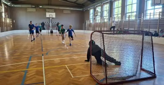 Mroczeń triumfuje w Mistrzostwach Gminy Baranów w Unihokeju